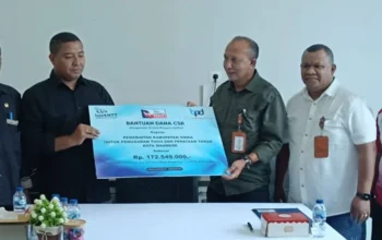 Bank NTT Salurkan CSR Rp172,5 Juta untuk Pemugaran Tugu dan Penataan Taman Kota Maumere