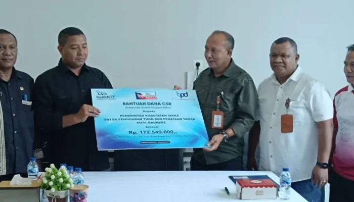 Bank NTT Salurkan CSR Rp172,5 Juta untuk Pemugaran Tugu dan Penataan Taman Kota Maumere